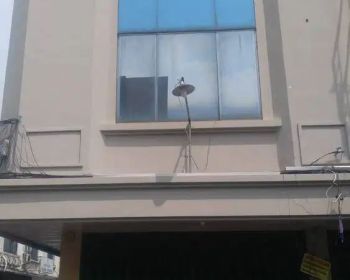 Disewakan Ruko 3 lantai Klampis Megah