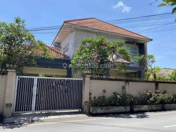 Rumah di Tukad Badung , Renon , Denpasar
