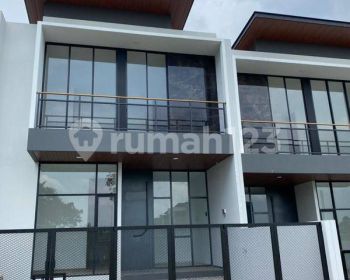 Rumah Baru Kualitas Grande, Setra Duta Bandung