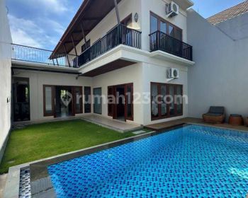 Brand New Modern Villa di Merthanadi Kerobokan