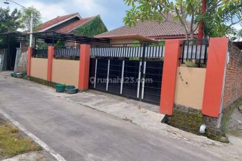 Rumah Second Tanah Luas Strategis Gentan Baki