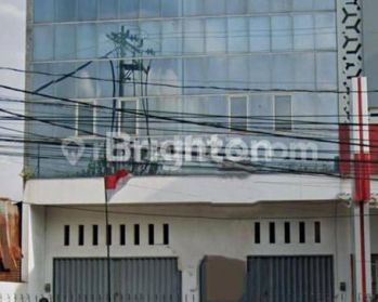 RUKO 3 LANTAI SIAP DIPAKAI