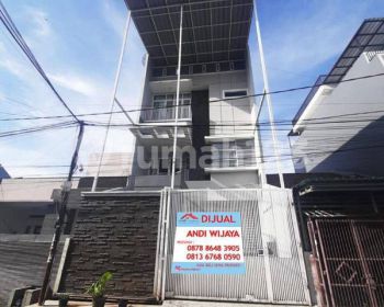 Rumah bagus Mewah full furnished Taman ratu(TR81)