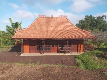 Tanah Murah Plus Rumah Joglo Strategis di Kota Batu