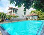 thumbnail-townhouse-di-lebak-bulus-ada-pool-lokasi-strategis-jarang-ada-1