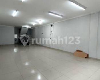 Ruko Luas Strategis Bagus Di Holis Regency