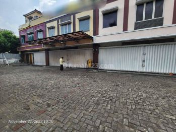 Dijual Cepat Tanah Dan Bangunan Dalam Bentuk Ruko di Lokasi Strategis Jalan