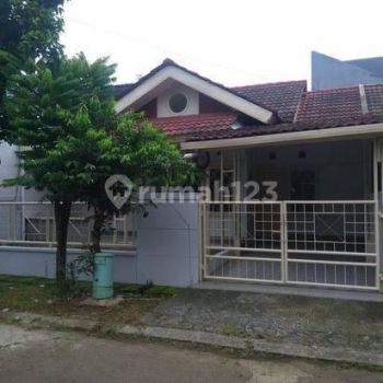 Disewakan Rumah 1 Lantai di Kencana Loka Semi Furnished Terawat