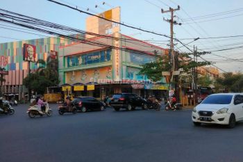 Gedung Ruang Usaha di Jl. Pengayoman, SHM, siap pakai.