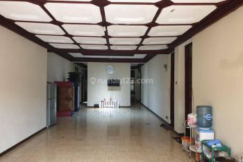 Disewakan Rumah Dan Paviliun Luas Strategis Tengah Kota di Kenari