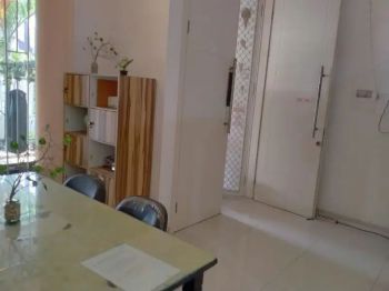 Disewakan Ruang Kerja Kantor Olshop TikTok Shop MERR Pandugo Rungkut