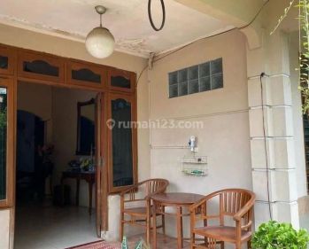 Rumah Hook di Mekarsari kompas 2 Lantai SHM Bagus di jual murah