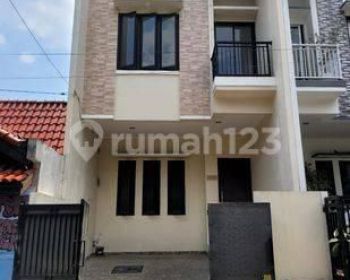 Rumah baru 2 lantai, turun harga, 2kamar tidur, bagus, murah