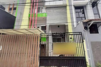 Rumah bagus Siap huni Strategis Di Taman Ratu(TR148)