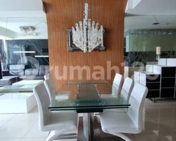 Empire 3 BR 132 m² Balcony Kemang Village