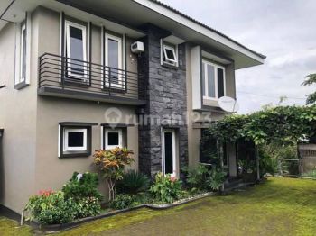 Dijual Rumah Villa Dengan Kebun Luas Harga Nego di Kota Batu