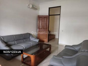 kan Ruko Dua Setengah Lantai Di Jalan Veteran Bandung