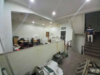 Ruko Dijual Lokasi Ramai Strategis di Sayap Sudirman