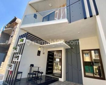 Rumah di Kutisari Indah 2 Lantai SHM Timur Baru