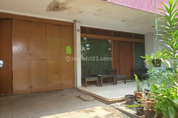 Rumah tua 1 lantai pinggir jalan dekat Mayestik Kebayoran Baru