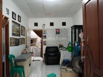 Rumah Sewa Bagus di Dekat Pasar Paramount , Tangerang , Sektor