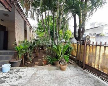 Rumah tua 1 lantai Pondok Karya dekat komplek Polri