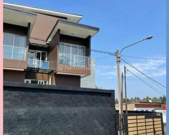 Top Pisan Rumah Hoek Siap Huni Di Setiabudi Dkt Bandung 200B2