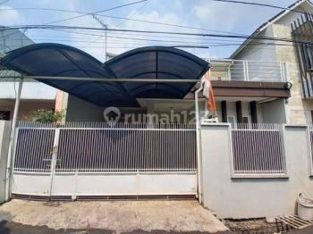 Di Sewakan Rumah 2 Lantai di Tebet Barat Dalam, Jakarta Selatan