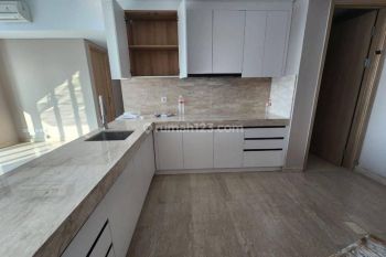 Apartemen Holland Village 3BR+1 Private Lift Semifurnished **