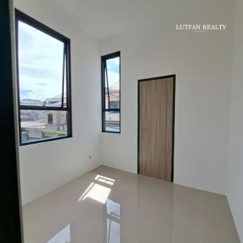 Rumah Modern Industrial Dalam Cluster Cijantung