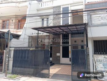 Rumah minimalis 3 lantai bagus full furnish baru di kelapa gading