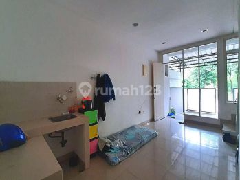 Golf Lake Residence Cengkareng 3 Lantai, Semi furnished, SHM