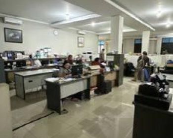 Ruang Usaha kantor plus gudang siap huni di Holis