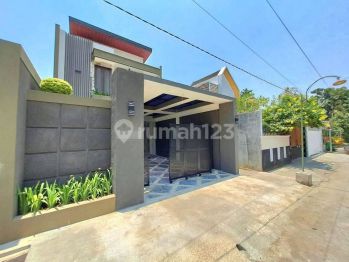 RUMAH BARU MEWAH 2 LANTAI DESAIGN MEGAH DAN EKLUSIF DI DEKAT PAMELA 7