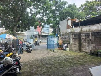 Gedung Kantor Ex showroom Motor di Mainroad Kopo,harga Dibawah Njop