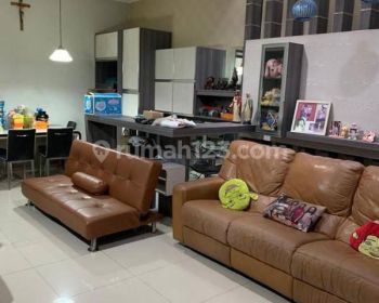 Dijual Rumah cantik di Mekarwangi SHM