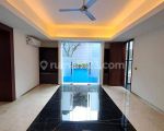 thumbnail-for-rent-modern-tropical-keb-baru-lokasi-elite-dan-asri-jakarta-selatan-11