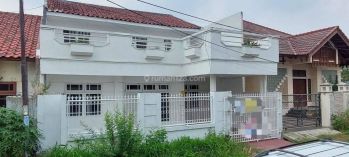 Rumah 2 Lantai Luas Tanah 150m2 3Kamar Tidur Hadap Timur Laut SHM di Alamanda l