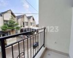 thumbnail-rumah-2-lantai-model-skandinavian-di-pusat-kota-tangerang-selatan-12