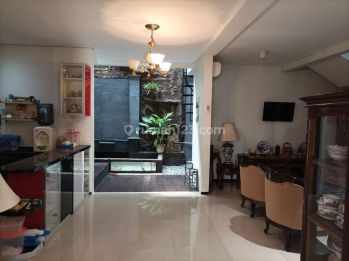 Rumah 2 lantai di pusat Rawamangun, Jakarta Timur