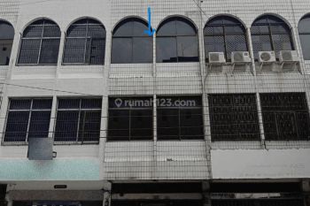 Ruko 3 Lantai Tengah Kota di Jl. M Yamin Pekanbaru