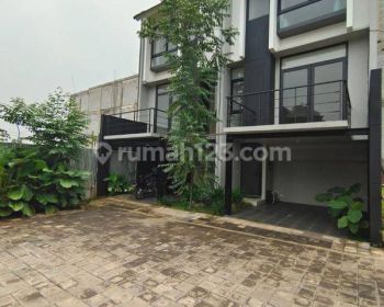 Rumah 3 Lantai Jagakarsa Dengan Split Level Concept