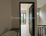 thumbnail-rumah-baru-2-lantai-model-fasad-modern-minimalis-row-jalan-lebar-lingkungan-asri-2