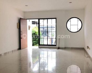 Rumah Hoek,Nyaman,Asri,Baru Renovasi 4 kamar di Green Lake City