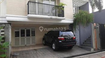 disewakan rumah furnished ada pool di pejaten
