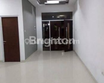 Rumah bagus 2,5 lantai di Cempaka Putih, Jakarta Pusat