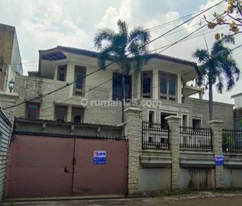 Rumah rumah 2 lantai murah di kota jakarta di jual melalui lelang bank.