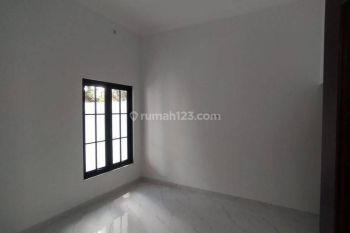 Rumah Eropa Klasik Bonus Kanopi Dan Pagar Dekat Jl Sidomoyo