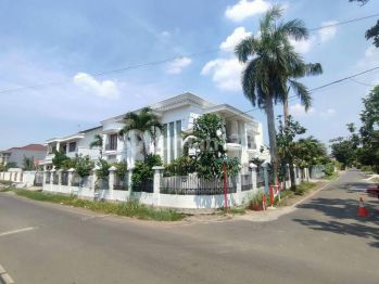 HARGA DIBAWAH PASAR Rumah Mewah Siap Huni Posisi Hook di Komplek Elite Duren