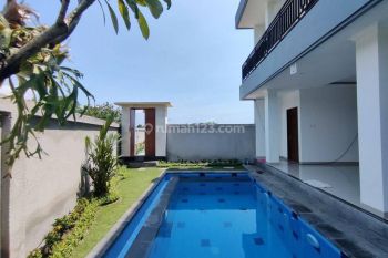 Vila Canggu Brand New 3 Bedroom Paddy Rice View